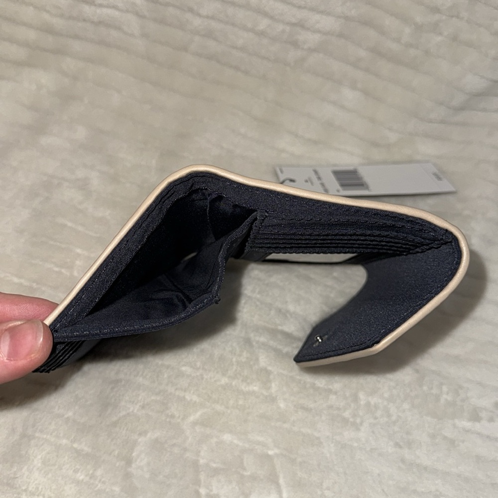 Tommy Hilfiger Tan and White Women's Wallet - Picture 6 of 9